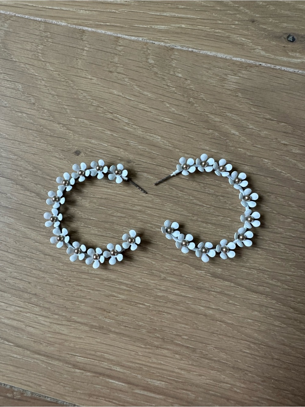 Women’s White Daisy Hoop Earrings Feminine Cute Floral Statement Jewelry Bridal